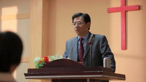 Πάστορας κηρύττει