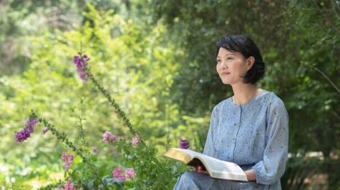 Μια χριστιανή συλλογίζεται τα λόγια του Θεού